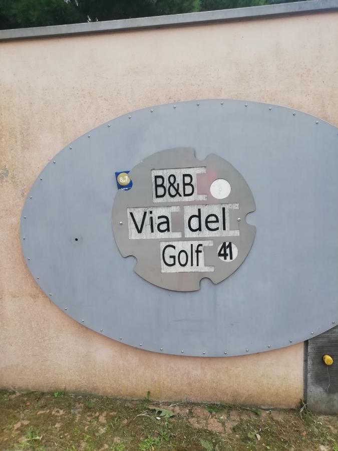 B&B Via Del Golf 41 Carimate Exterior foto